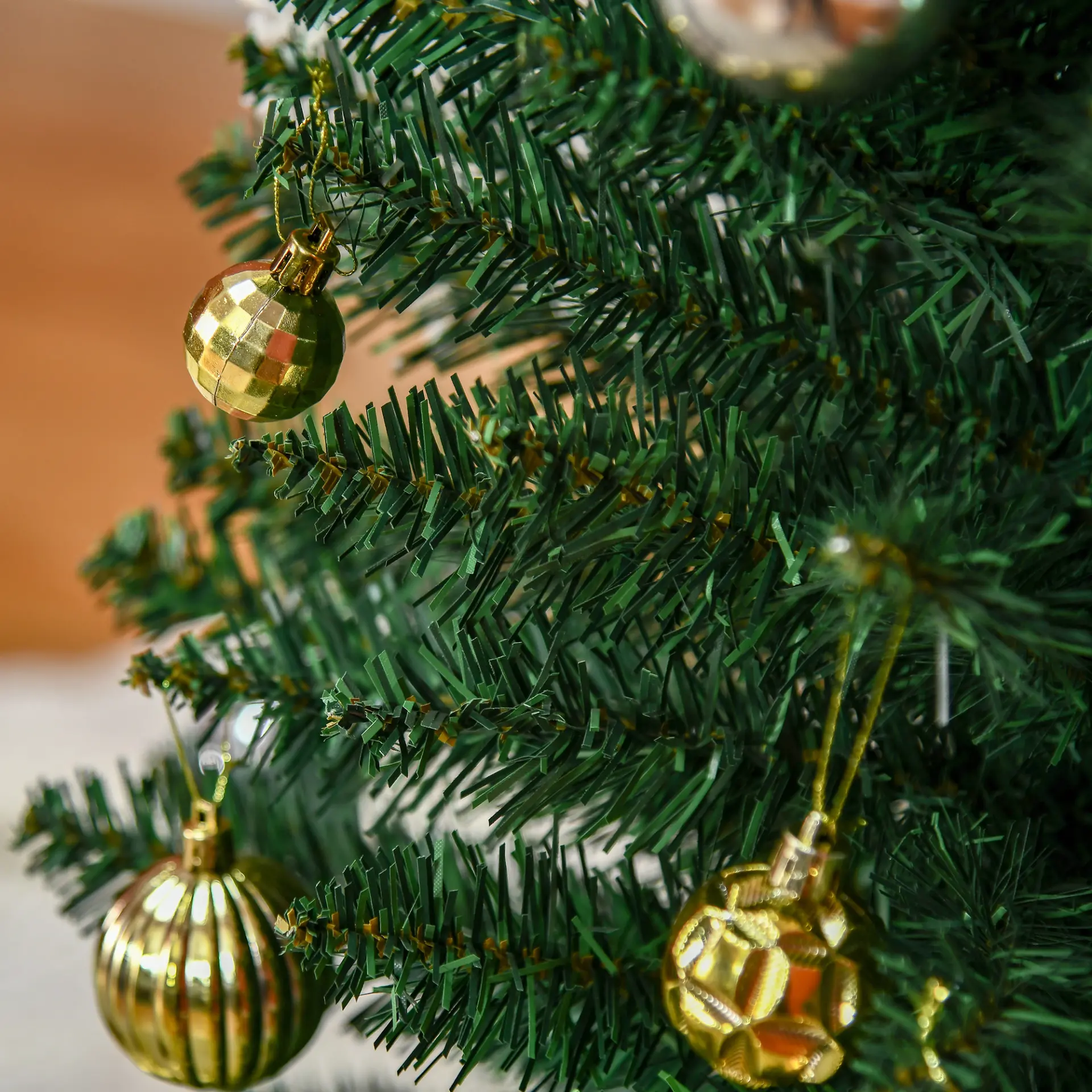 HOMCOM 6ft Unlit Artificial Christmas Tree, Pencil Slim Xmas Tree with Solid Stand and Realistic Branches, Green - Image 9